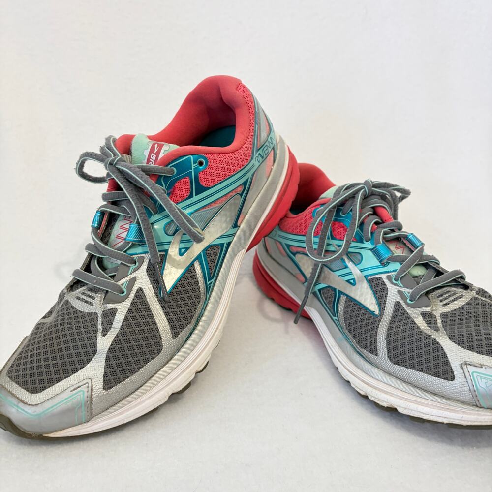 Brooks Running Shoes Womens 10.5 B Gray Pink Low Top Sneakers Trainers